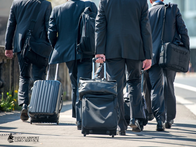 Saigon Airport Limo: Corporate Business Travel Solutions Group of business travelers with luggage, demonstrating efficient corporate travel management services by Saigon Airport Limo in Ho Chi Minh City.